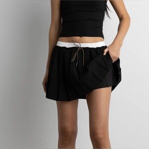 Oak + Fort skirt. Large. Black. NWT.